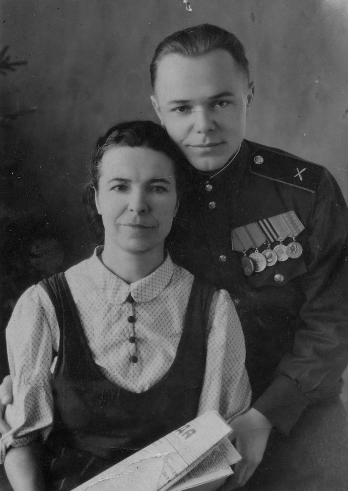 Ерешко Леонид Семенович с мамой: 8.03.1949